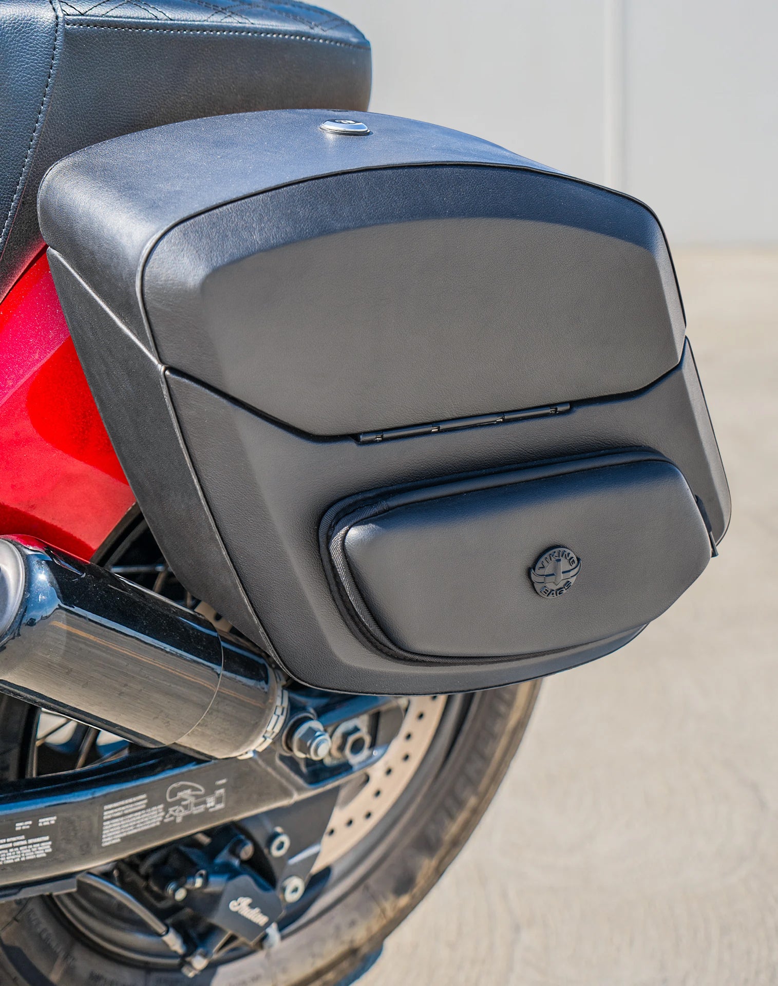12L - Ironclad Quick Mount Medium Indian Chief Bobber Hard Solo Saddlebag (Left Only)