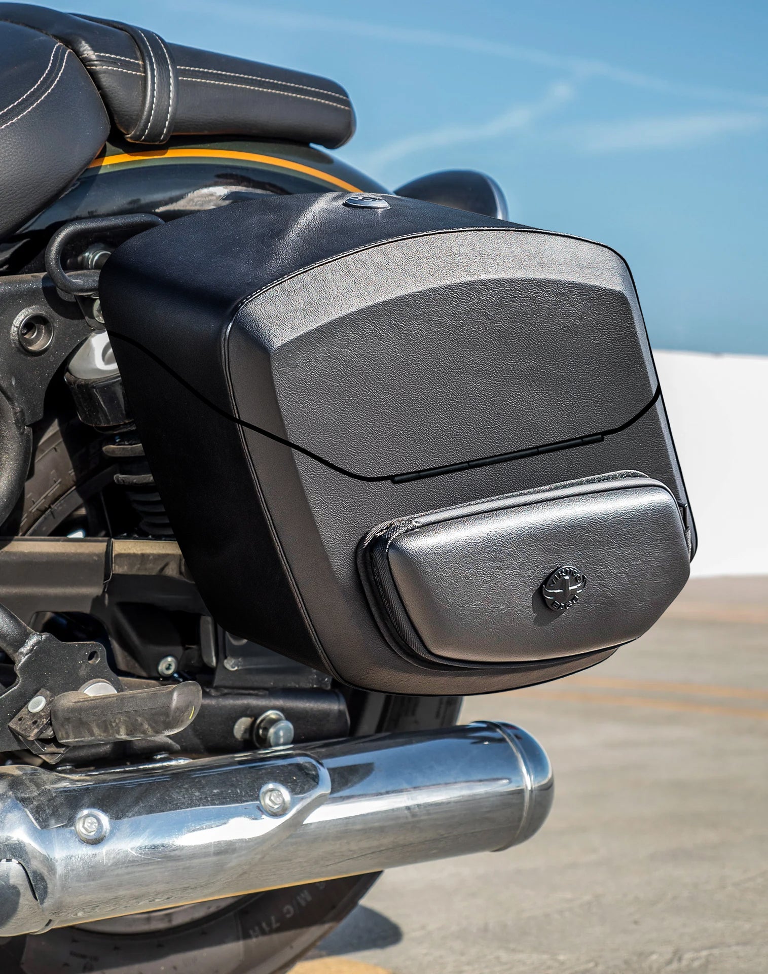 12L - Ironclad Quick Mount Medium Royal Enfield Super Meteor 650 Hard Solo Saddlebag (Left Only) v2