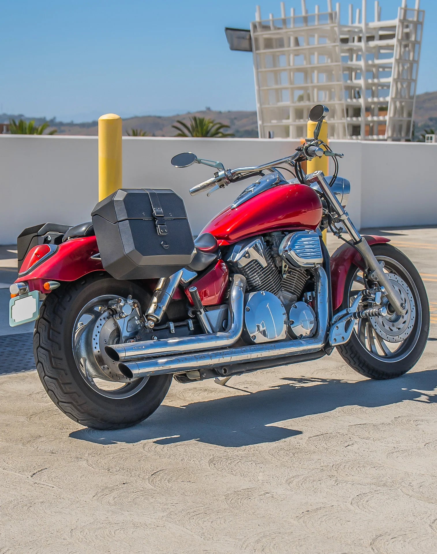 20L - Outlaw Quick-Mount Small Honda VTX 1300 C Leather Wrapped Hard Saddlebags Life Style 1