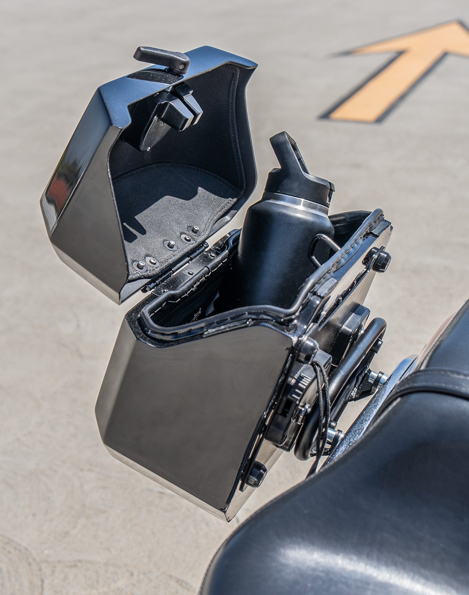 20L - Outlaw Quick-Mount Small Honda VTX 1300 C Painted Hard Saddlebags Life Style 4