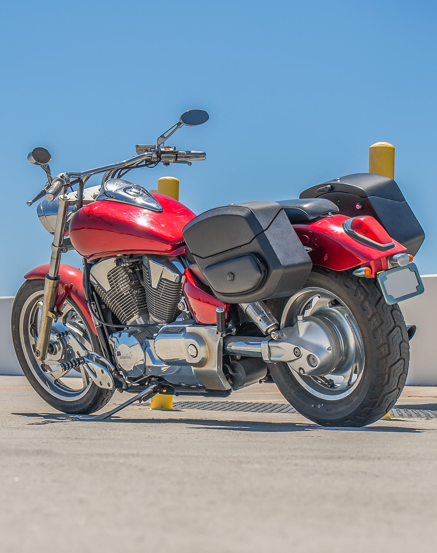 12L - Ironclad Quick Mount Honda VTX 1300 C Leather Saddlebags (Left Only)