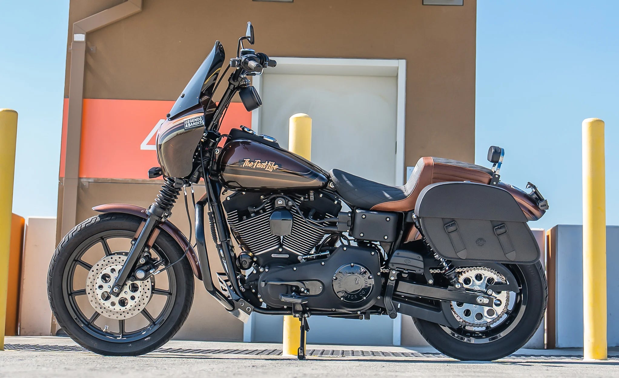 32L - Baelor Large Hard Mount Shock Cutout Saddlebags for Harley Dyna Super Glide FXD/I Lifestyle @expand
