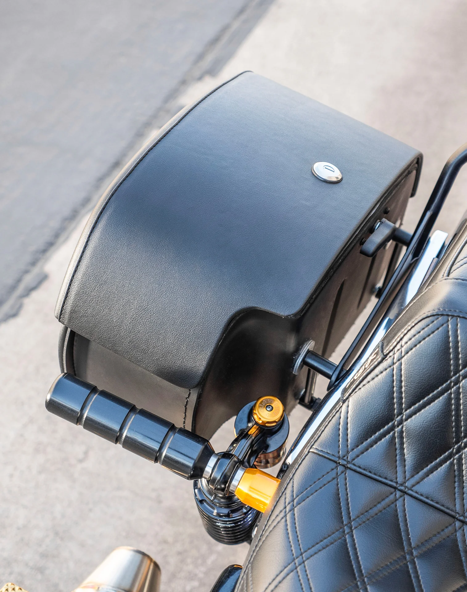 32L - Panzer Large Hard Mount Shock Cutout Saddlebags for Harley Dyna Super Glide Custom FXDC/I lifestyle 3