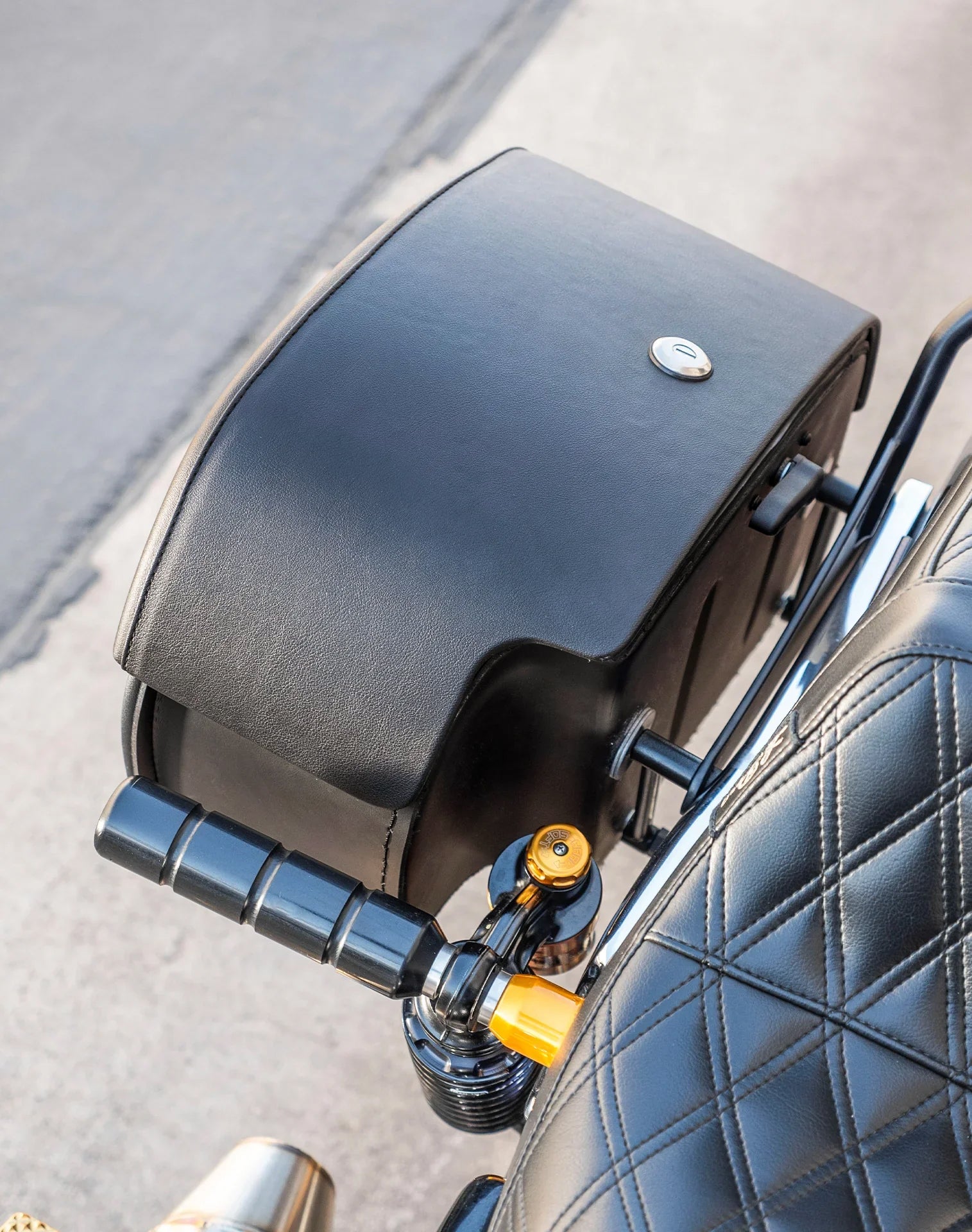 26L - Panzer Large Shock Cutout Leather Saddlebags for Harley Dyna Super Glide FXD/I Lifestyle