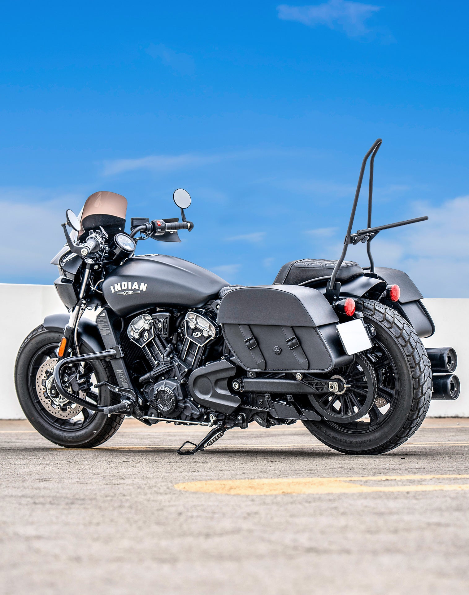 28L - Baelor Medium Quick Mount Indian Scout Bobber Motorcycle Saddlebags Lifestyle