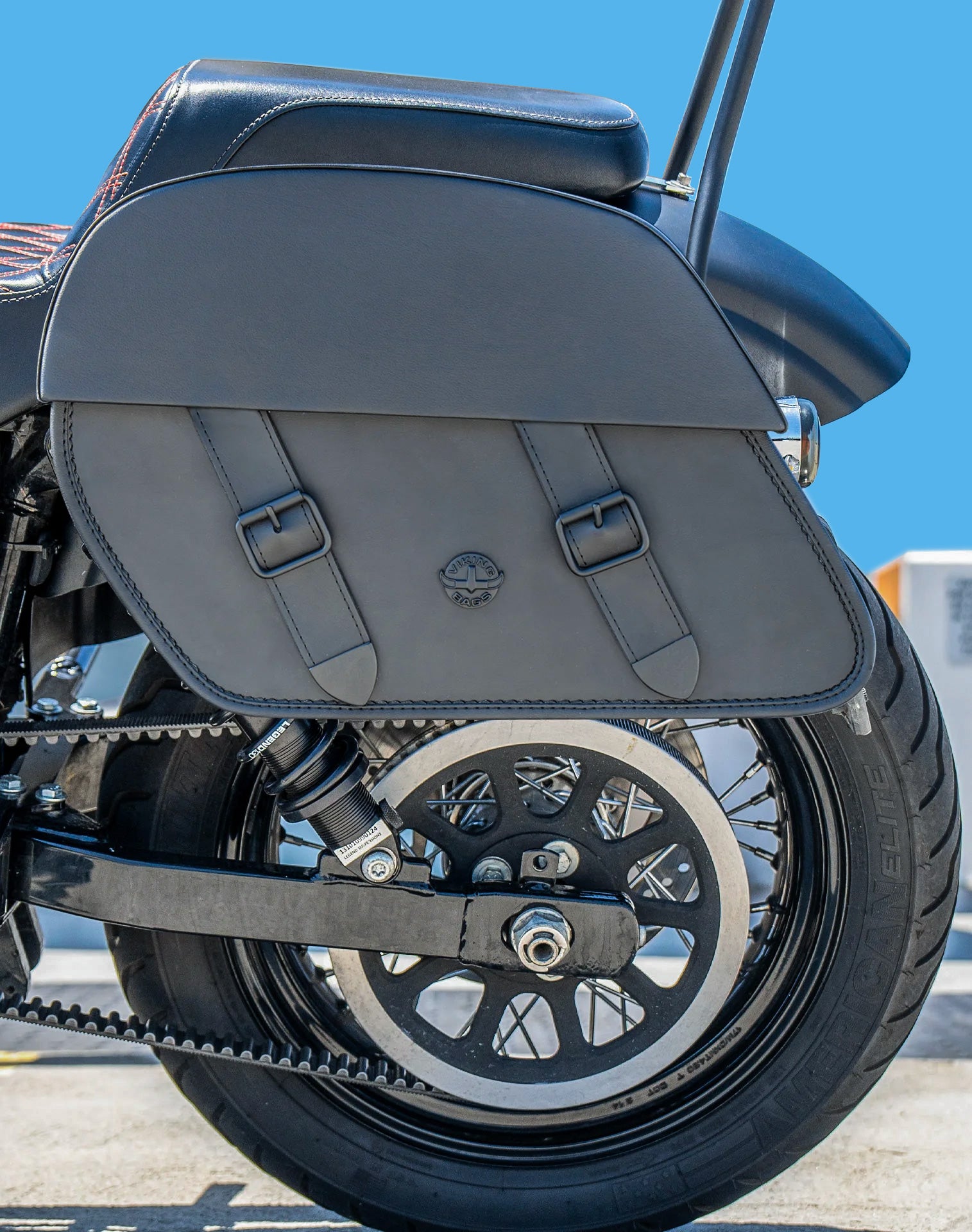 28L - Baelor Medium Quick Mount Motorcycle Saddlebags For Harley Davidson Dyna Street Bob FXDB/I Lifestyle