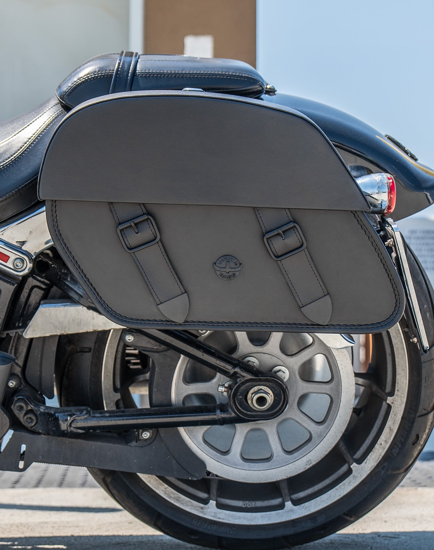 28L - Baelor Medium Quick Mount Motorcycle Saddlebags For Harley Softail Fat Boy FLFB/S v2