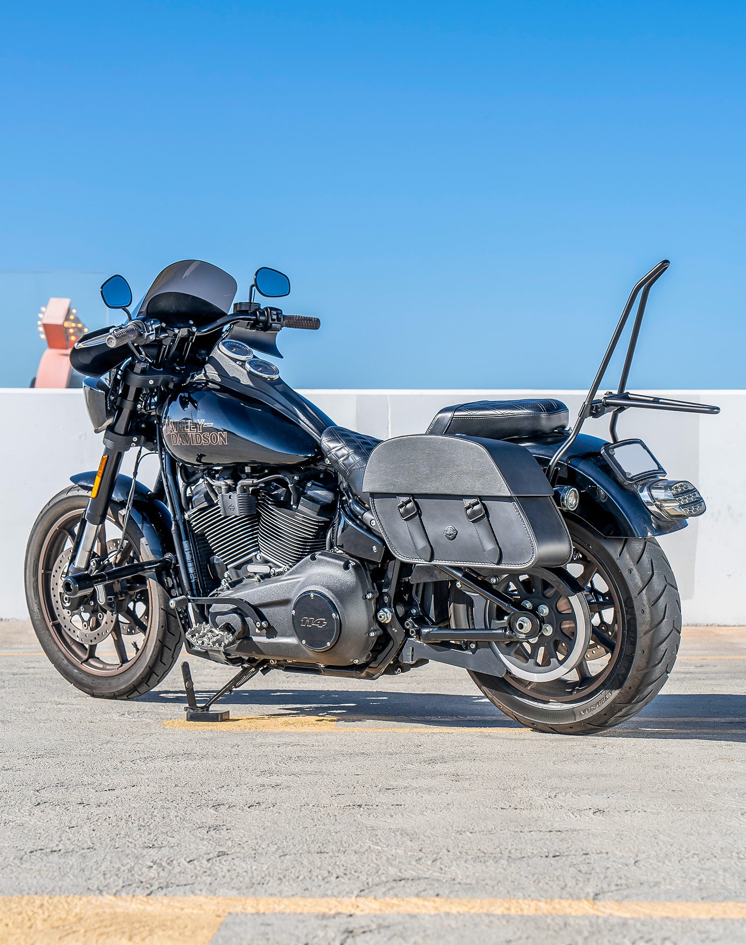 28L - Baelor Medium Quick Mount Motorcycle Saddlebags For Harley Softail Low Rider S FXLRS Lifestyle