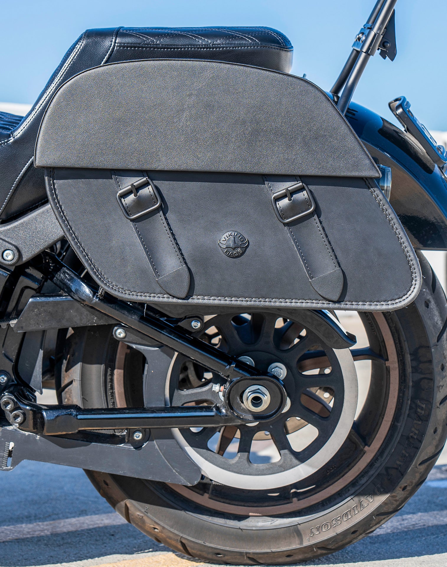 28L - Baelor Medium Quick Mount Motorcycle Saddlebags For Harley Softail Low Rider S FXLRS Lifestyle