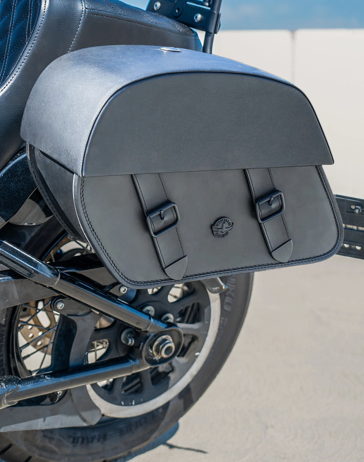 28L - Baelor Medium Quick Mount Motorcycle Saddlebags For Harley Softail Street Bob FXBB/S Lifestyle
