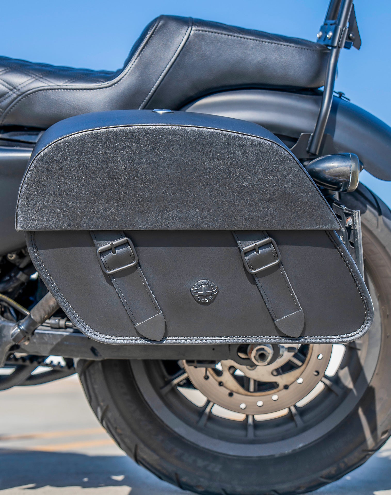 28L - Baelor Medium Quick Mount Motorcycle Saddlebags For Harley Sportster 883 Iron XL883N Lifestyle