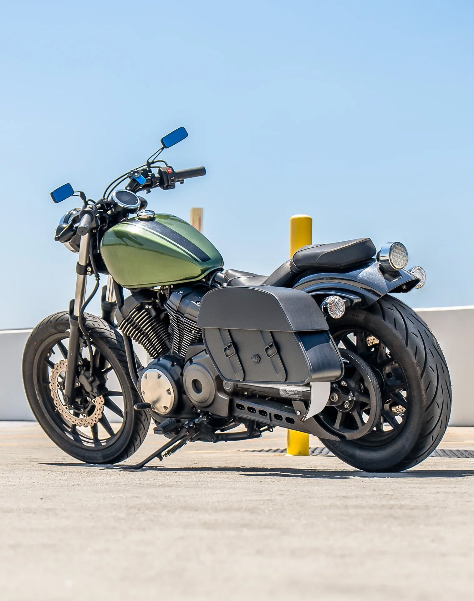 28L - Baelor Medium Quick Mount Yamaha Bolt Motorcycle Saddlebags v1