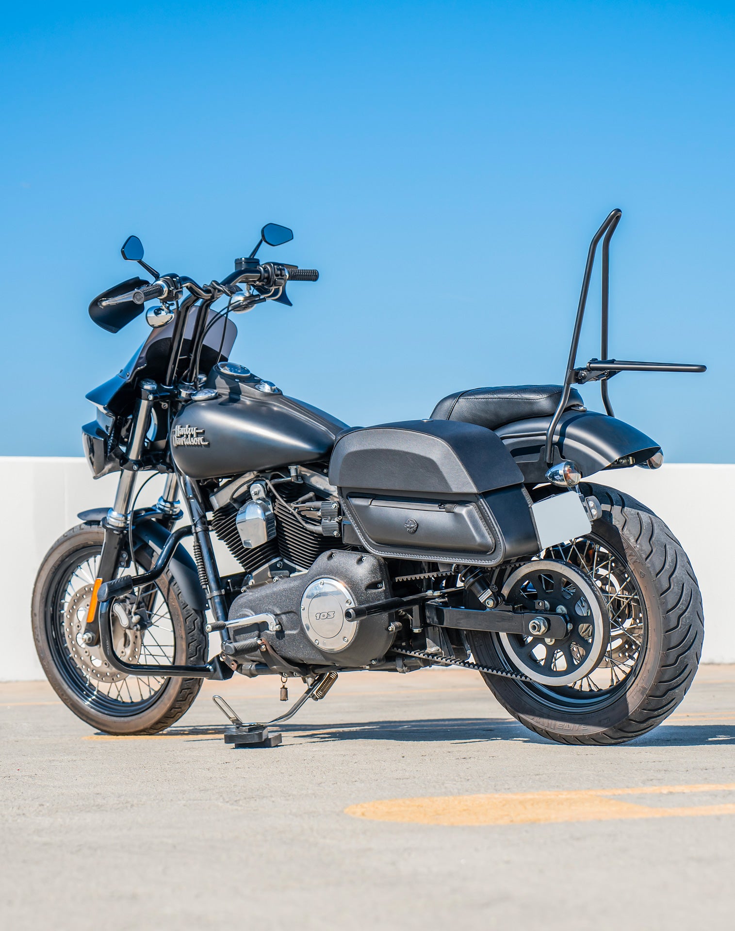 28L - Pantheon Medium Quick Mount Motorcycle Saddlebags For Harley Davidson Dyna Street Bob FXDB/I Lifestyle