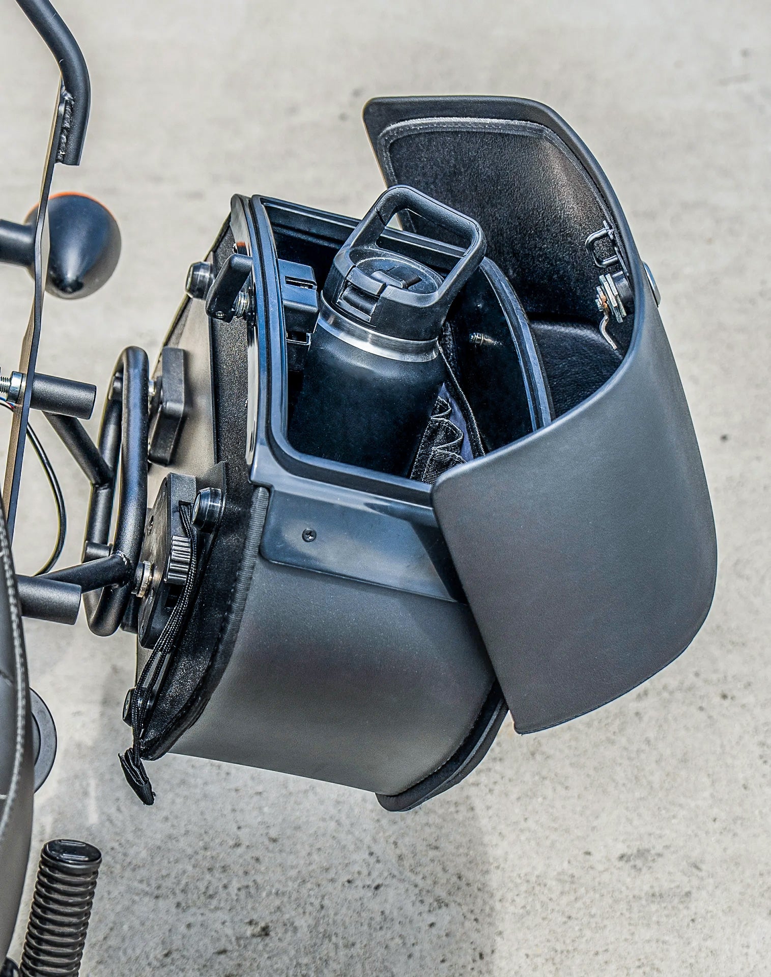 28L - Pantheon Medium Quick Mount Motorcycle Saddlebags For Harley Davidson Dyna Street Bob FXDB/I Lifestyle