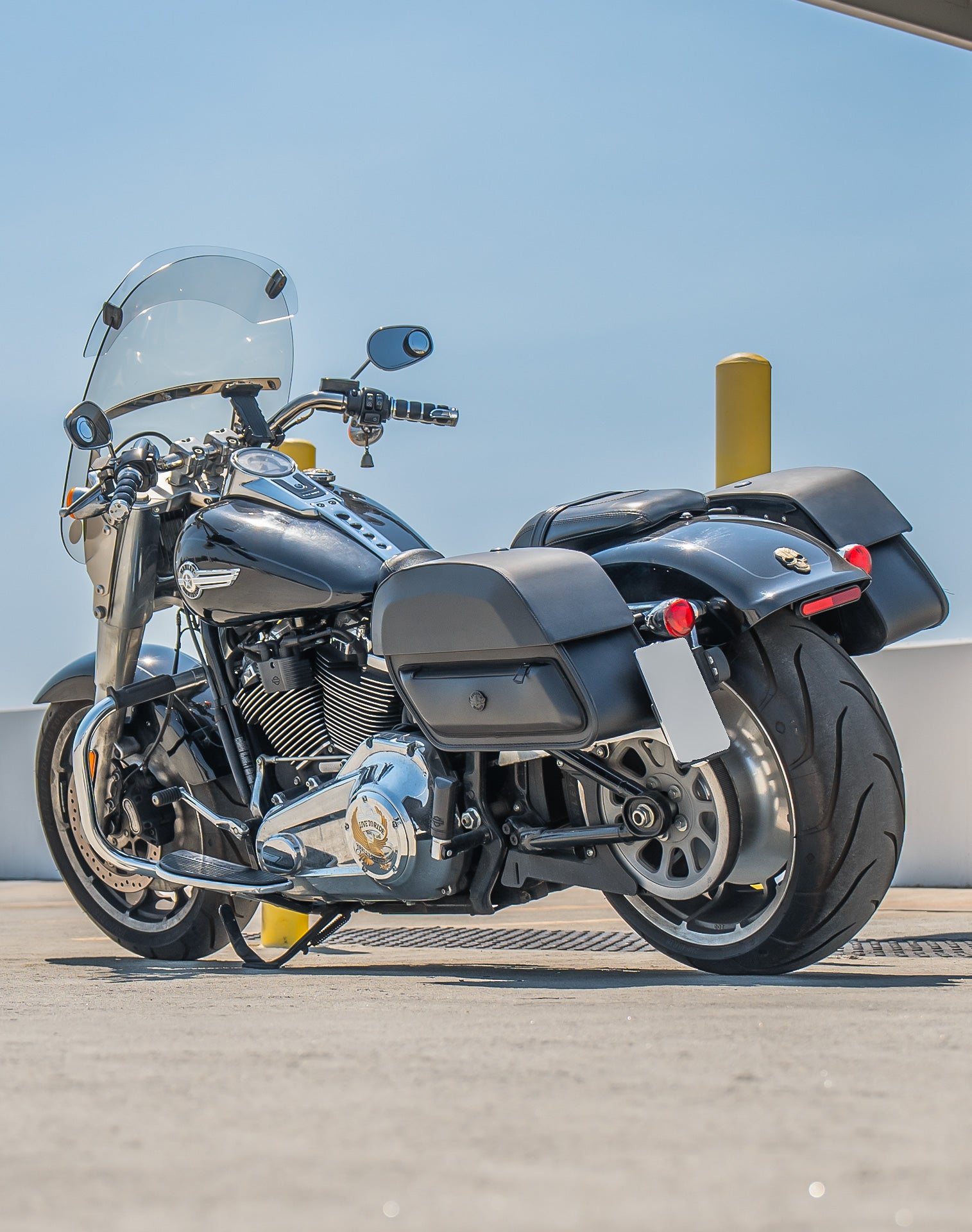 28L - Pantheon Medium Quick Mount Motorcycle Saddlebags For Harley Softail Fat Boy FLFB/S v1