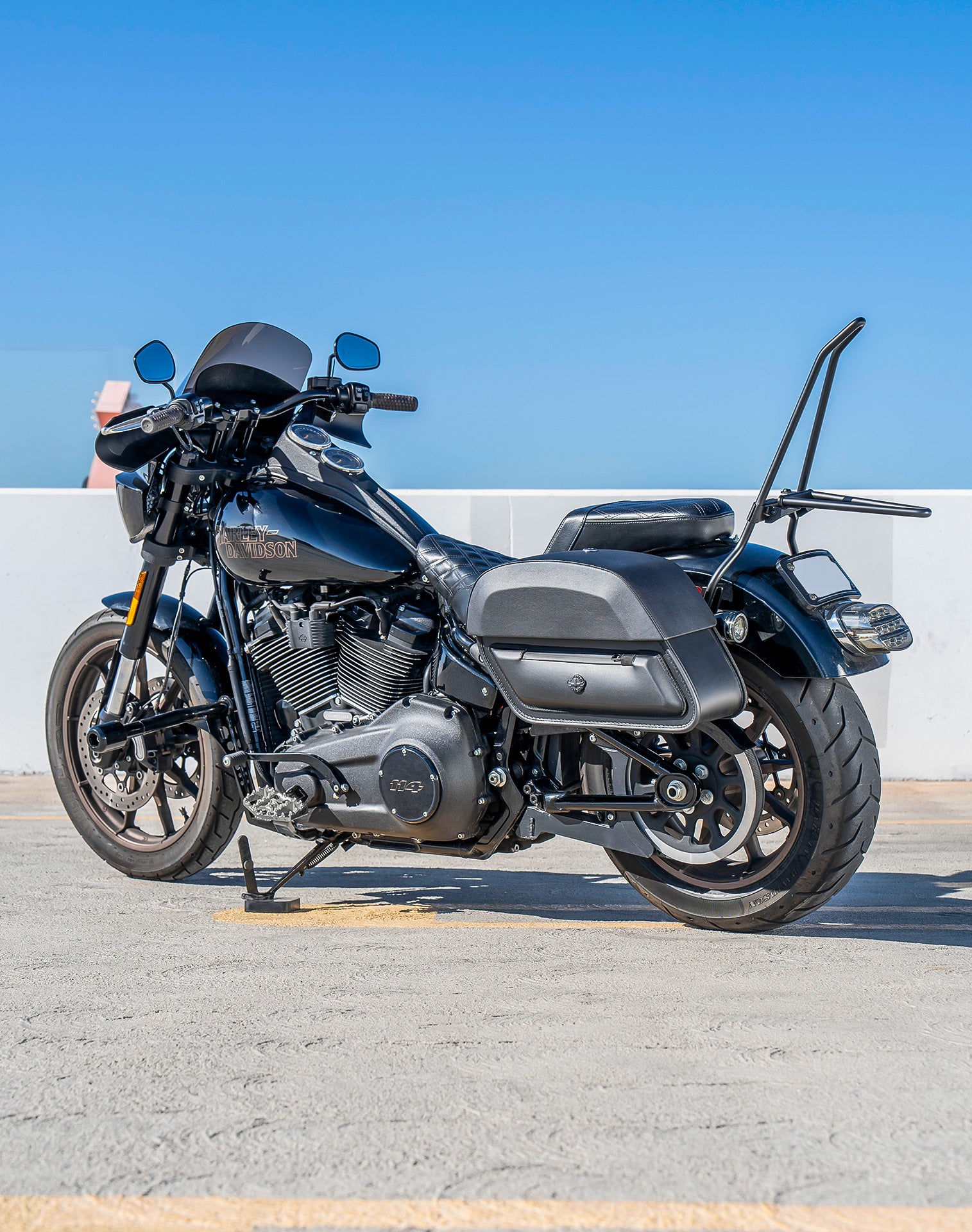 Viking 28L Pantheon Medium Quick Mount Harley Softail Low Rider S
