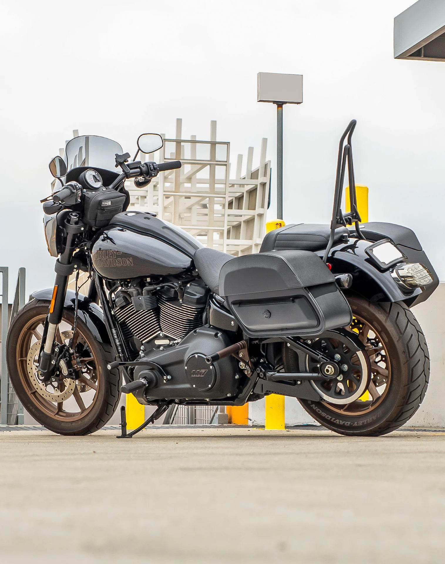 28L - Pantheon Medium Quick Mount Motorcycle Saddlebags For Harley Softail Low Rider S FXLRS v1