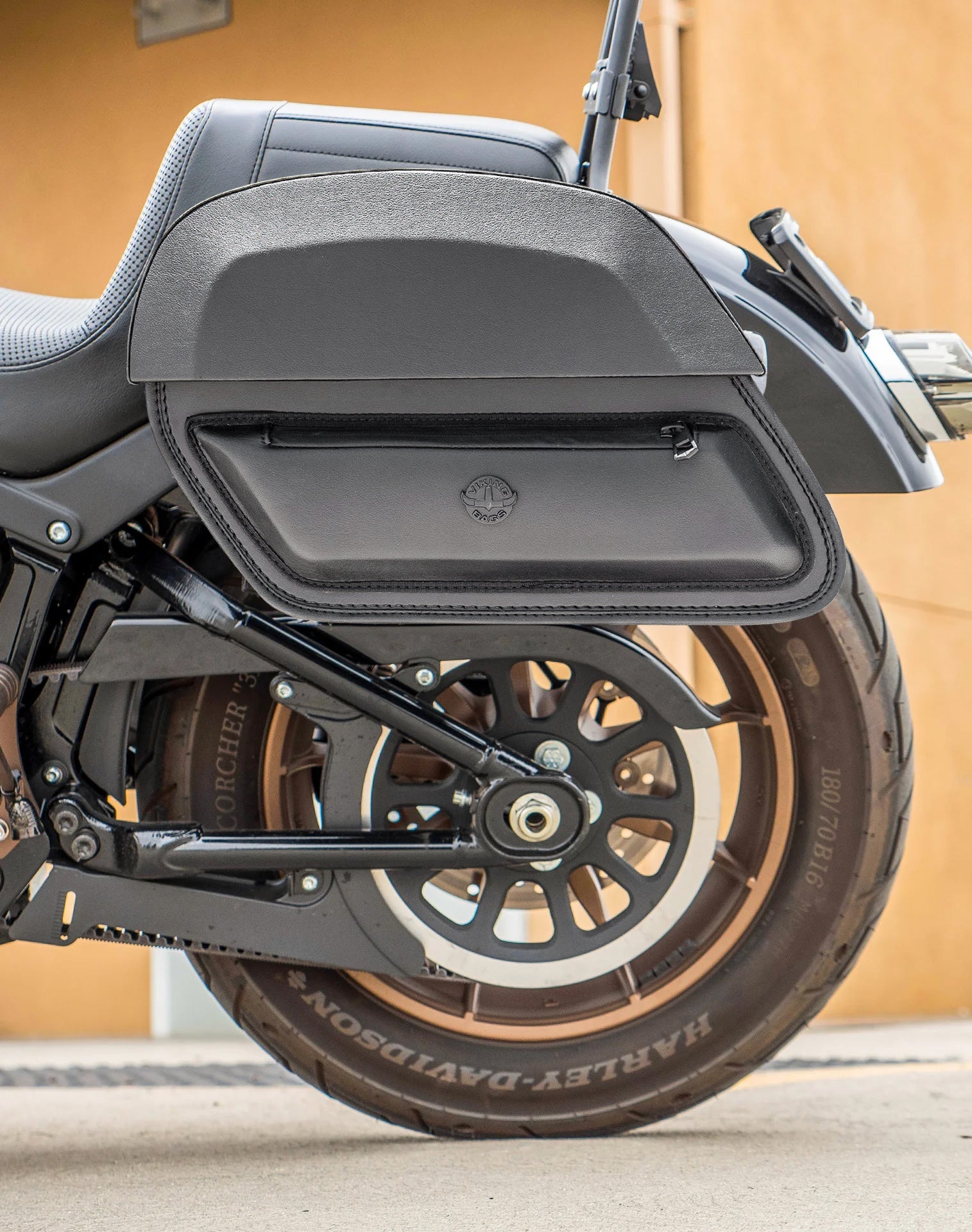 28L - Pantheon Medium Quick Mount Motorcycle Saddlebags For Harley Softail Low Rider S FXLRS v2