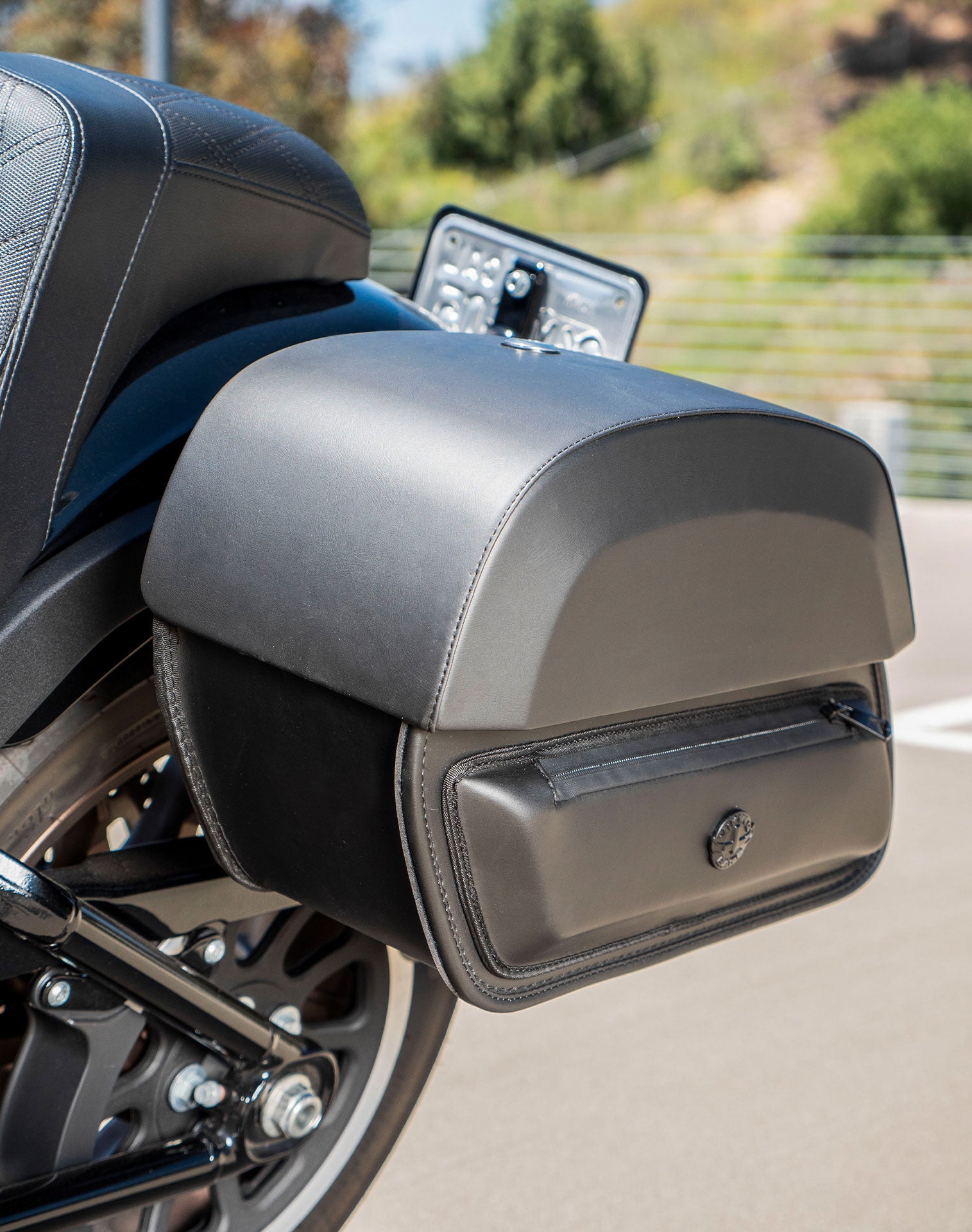 28L - Pantheon Medium Quick-Mount Motorcycle Saddlebags For Harley Softail Low Rider S FXLRS
