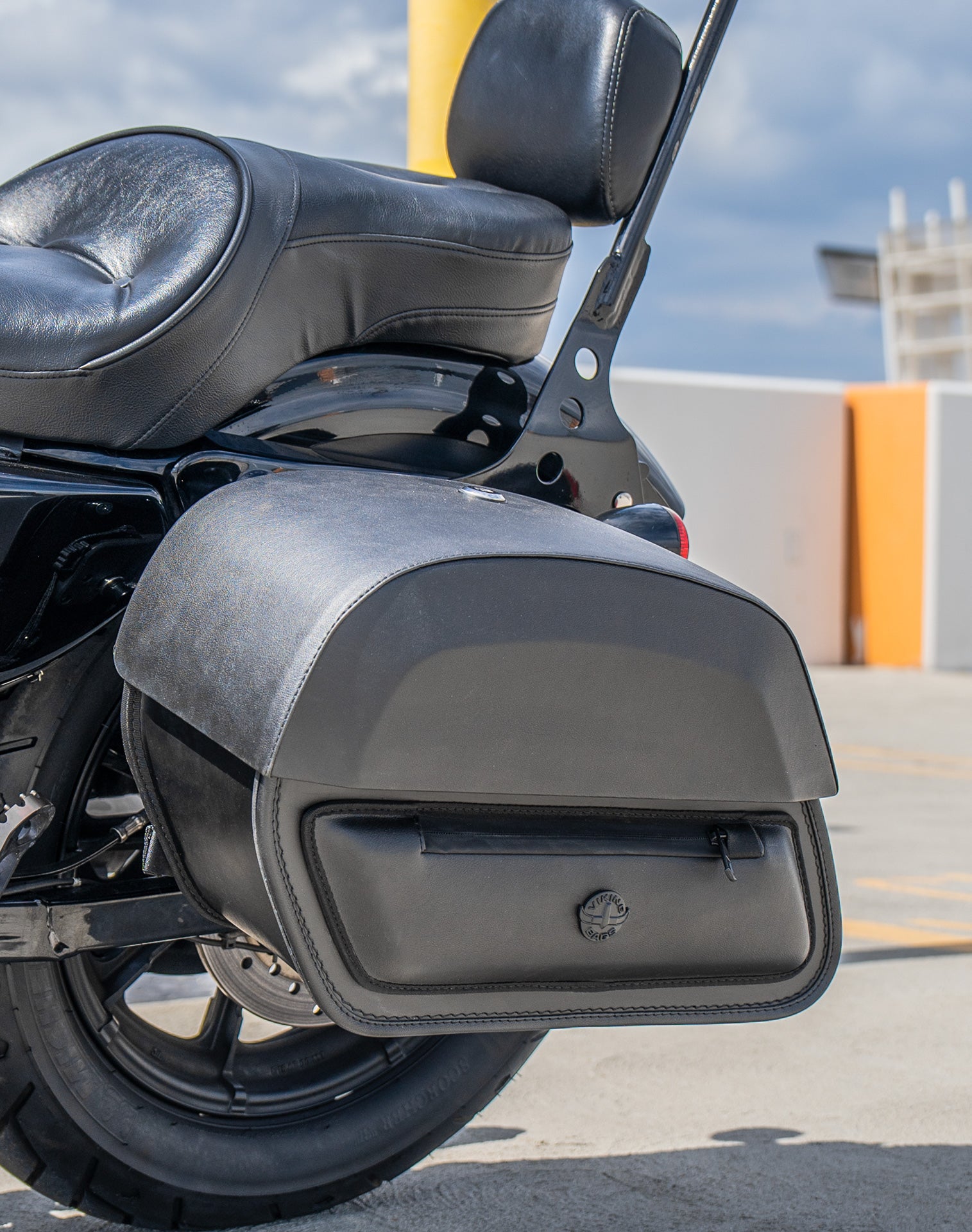 28L - Pantheon Medium Quick Mount Motorcycle Saddlebags For Harley Sportster 1200 Iron XL1200NS Lifestyle 3