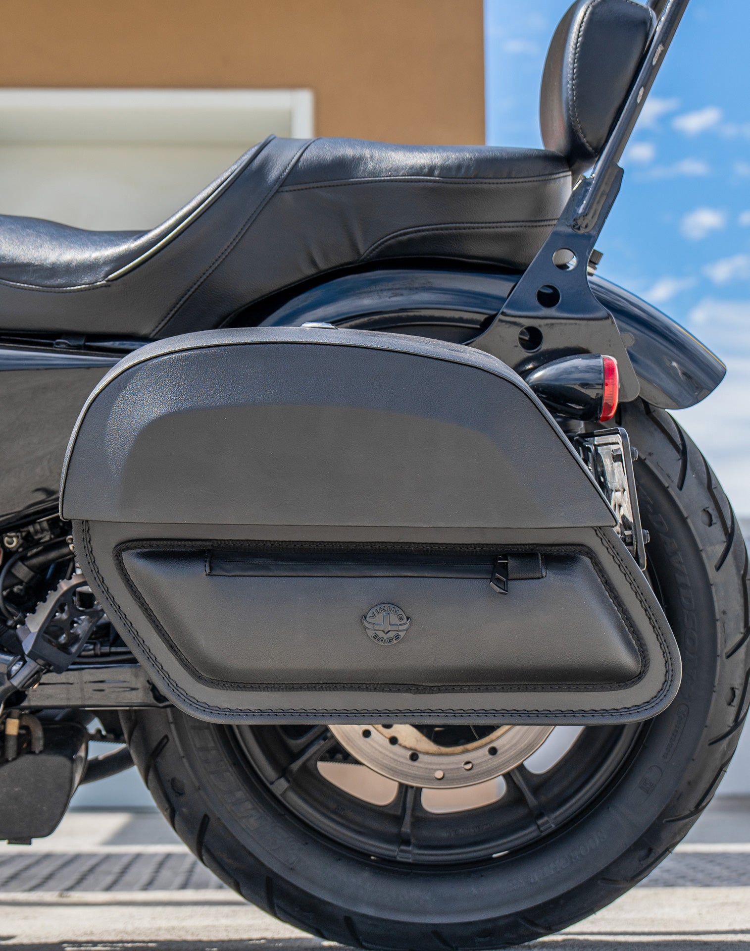 28L - Pantheon Medium Quick Mount Motorcycle Saddlebags For Harley Sportster 1200 Iron XL1200NS Lifestyle 2