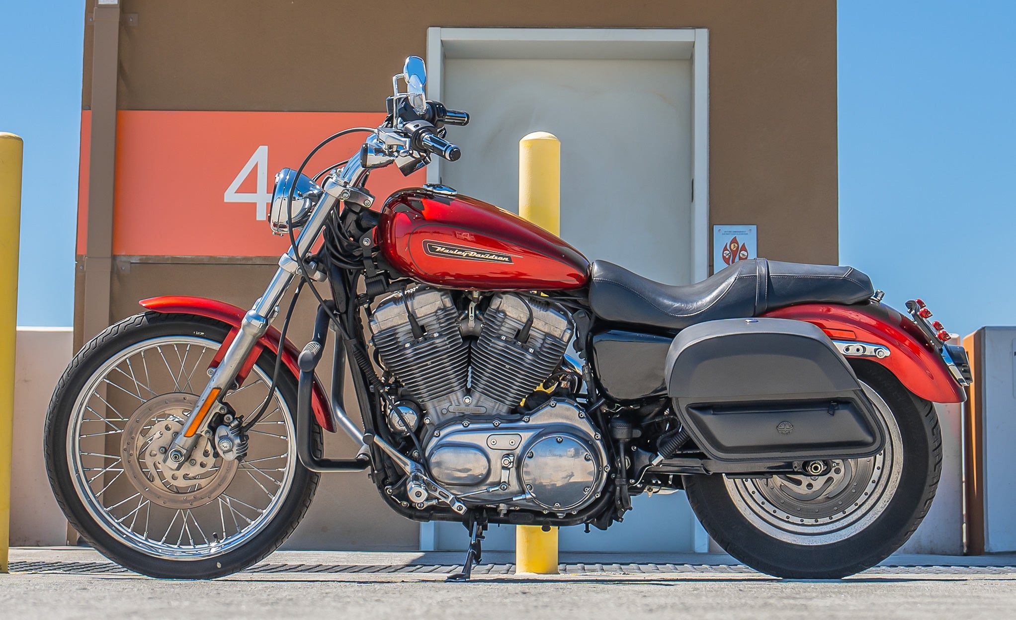 28L - Pantheon Medium Quick Mount Motorcycle Saddlebags For Harley Sportster 883 Custom XL883C/XLH883C @expand