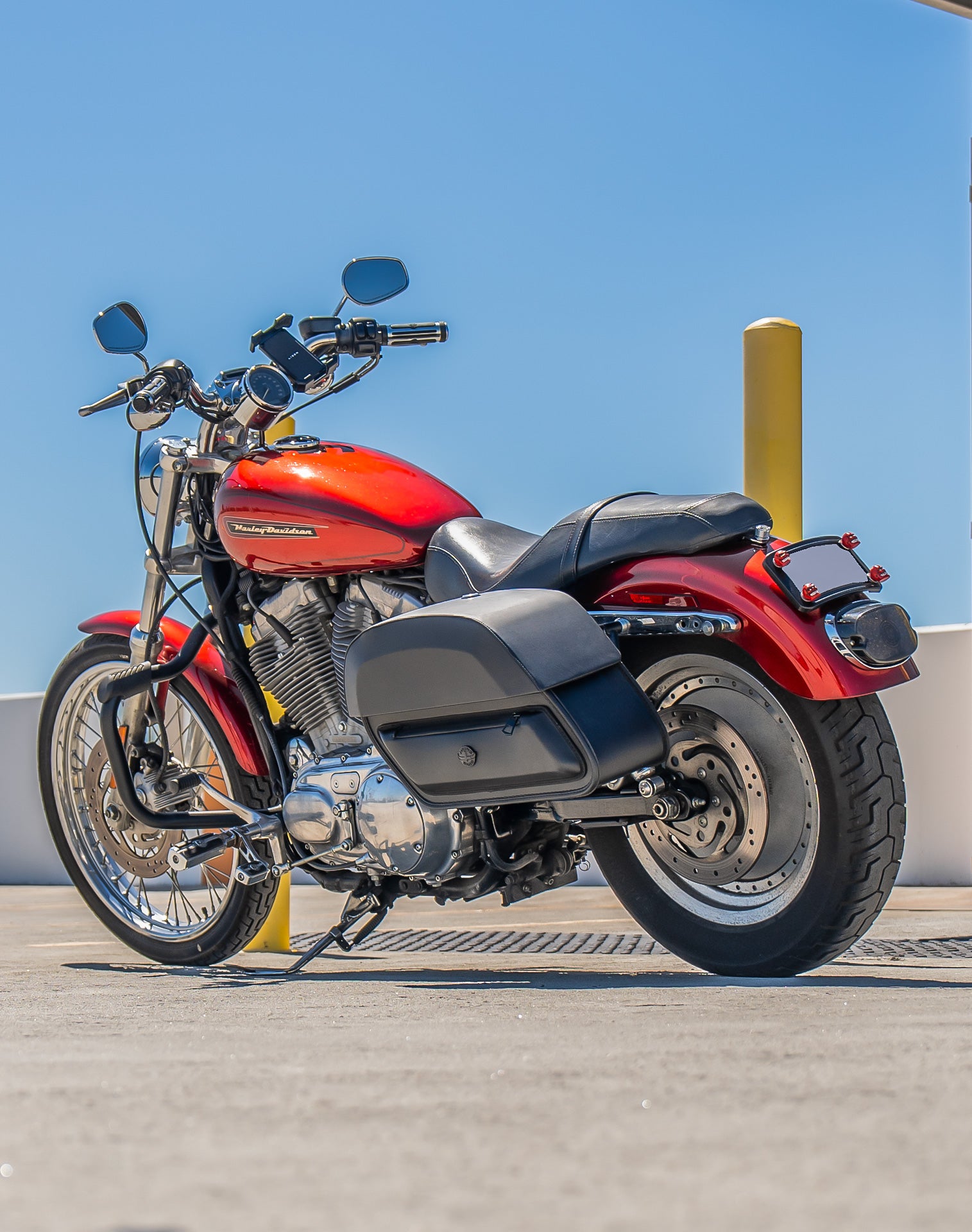 28L - Pantheon Medium Quick Mount Motorcycle Saddlebags For Harley Sportster 883 Custom XL883C/XLH883C Lifestyle