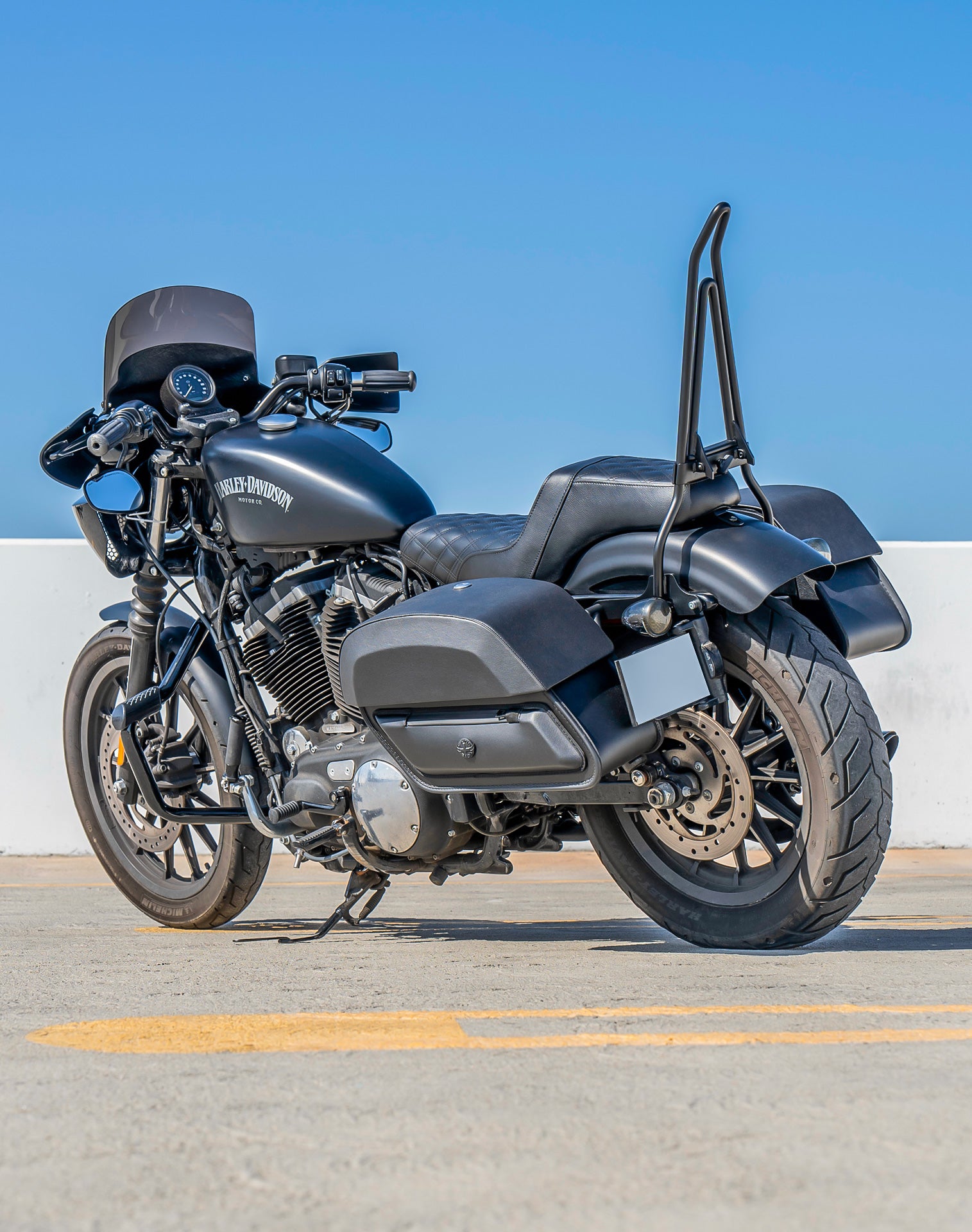 28L - Pantheon Medium Quick Mount Motorcycle Saddlebags For Harley Sportster 883 Iron XL883N Lifestyle