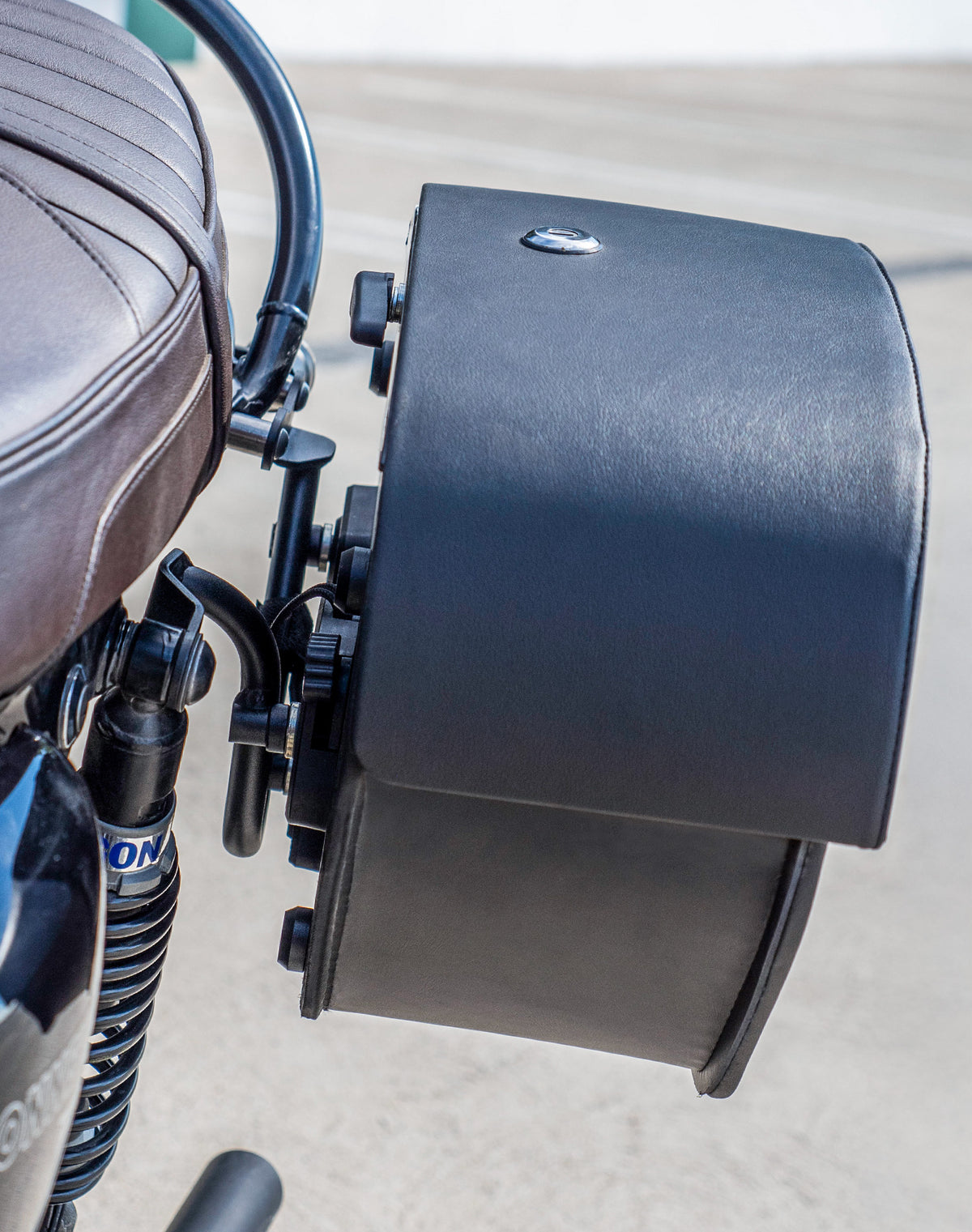 28L - Pantheon Medium Quick Mount Triumph Bonneville T100 Motorcycle Saddlebags