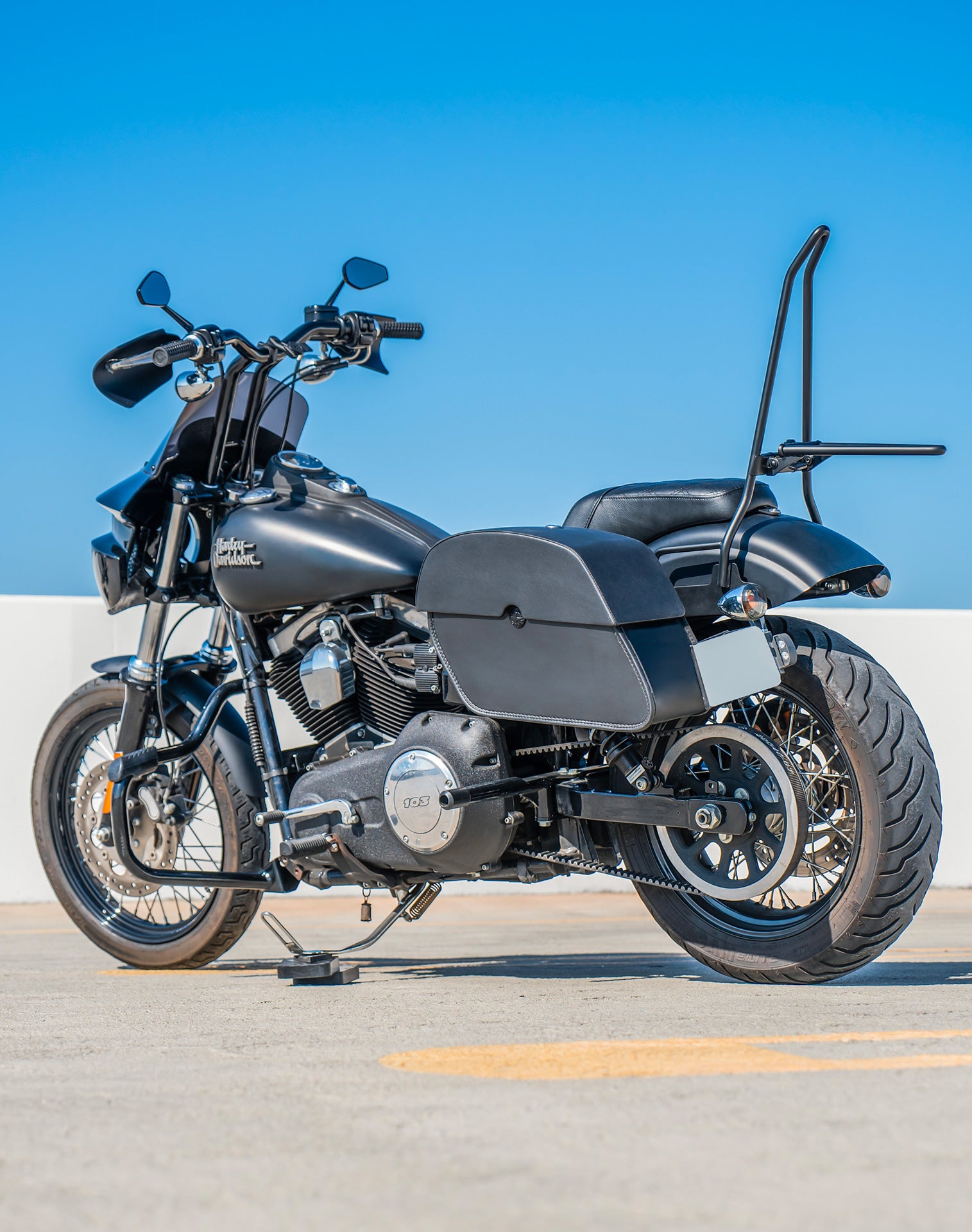 28L - Panzer Medium Quick Mount Leather Saddlebags For Harley Davidson Dyna Street Bob FXDB/I Lifestyle
