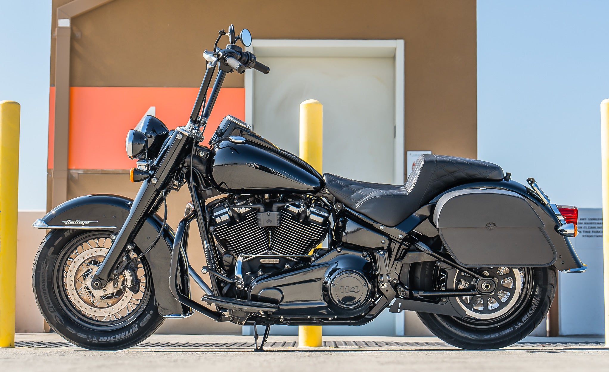 28L - Panzer Medium Quick Mount Leather Saddlebags For Harley Softail Heritage FLHC/S Lifestyle @expand