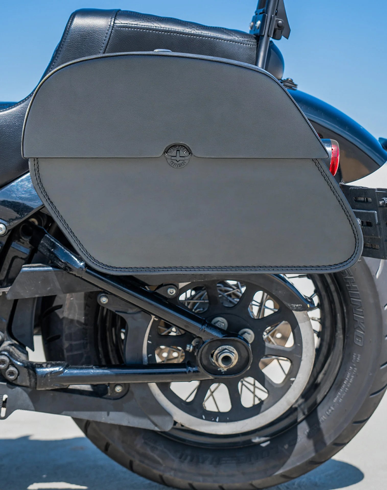 Viking 28L Panzer Medium Quick Mount Harley Softail Street Bob