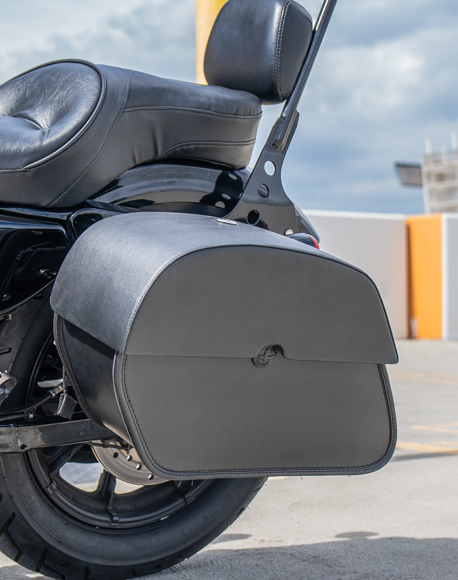 28L - Panzer Medium Quick Mount Leather Saddlebags For Harley Sportster 1200 Iron XL1200NS Lifestyle 3