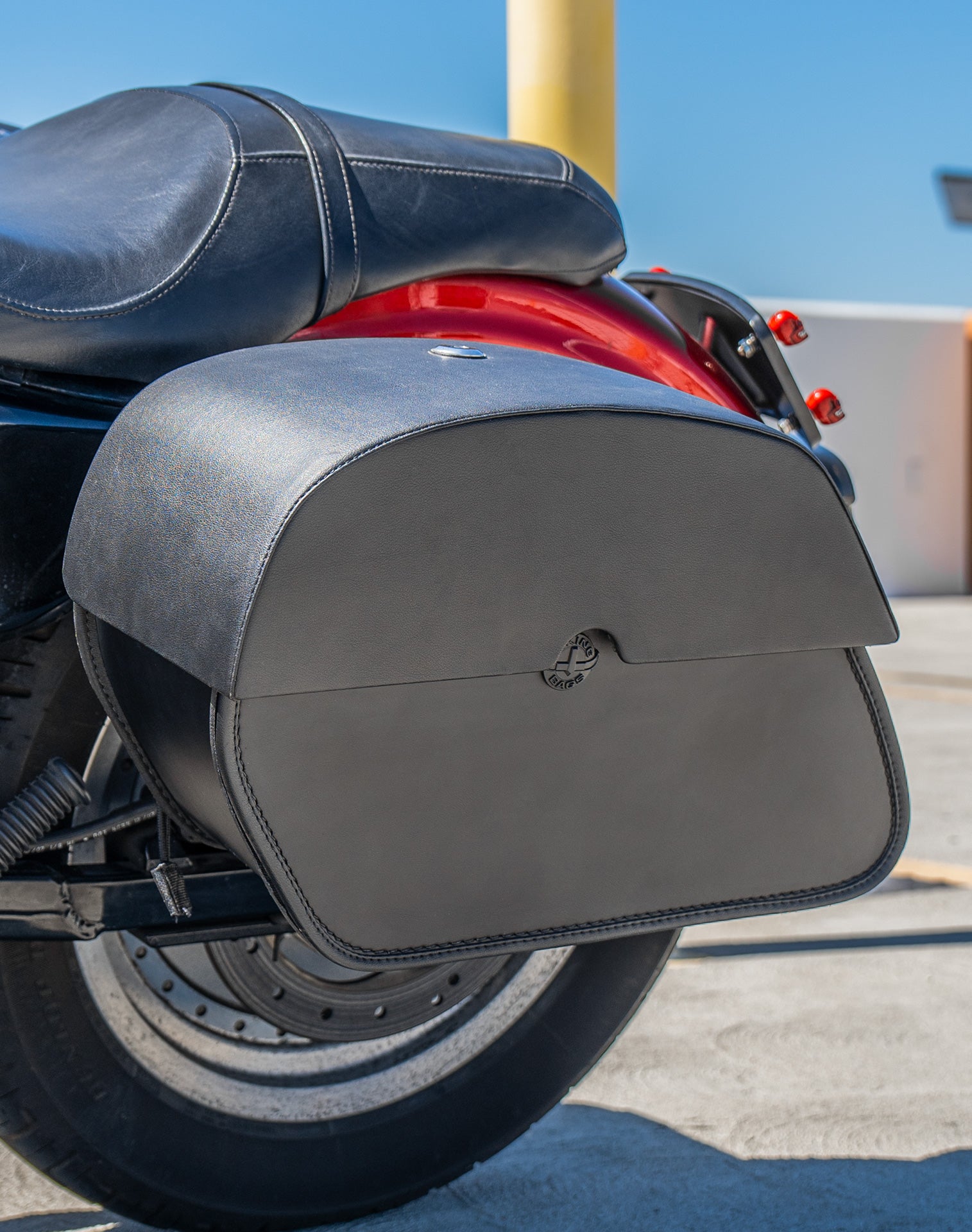 28L - Panzer Medium Quick Mount Leather Saddlebags For Harley Sportster 883 Custom XL883C/XLH883C Lifestyle