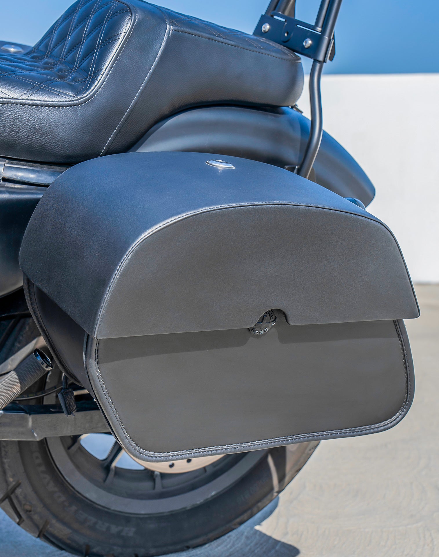 28L - Panzer Medium Quick Mount Leather Saddlebags For Harley Sportster 883 Iron XL883N Lifestyle