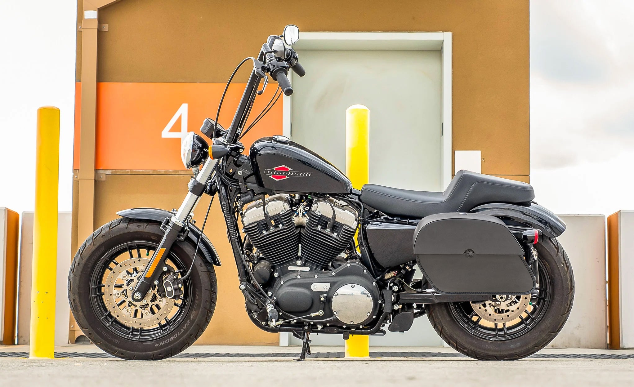 HARLEY DAVIDSON / ボトム/28/牛革/BLK/70228 Viking 28L Panzer Medium Quick Mount Harley Sportster Forty Eight