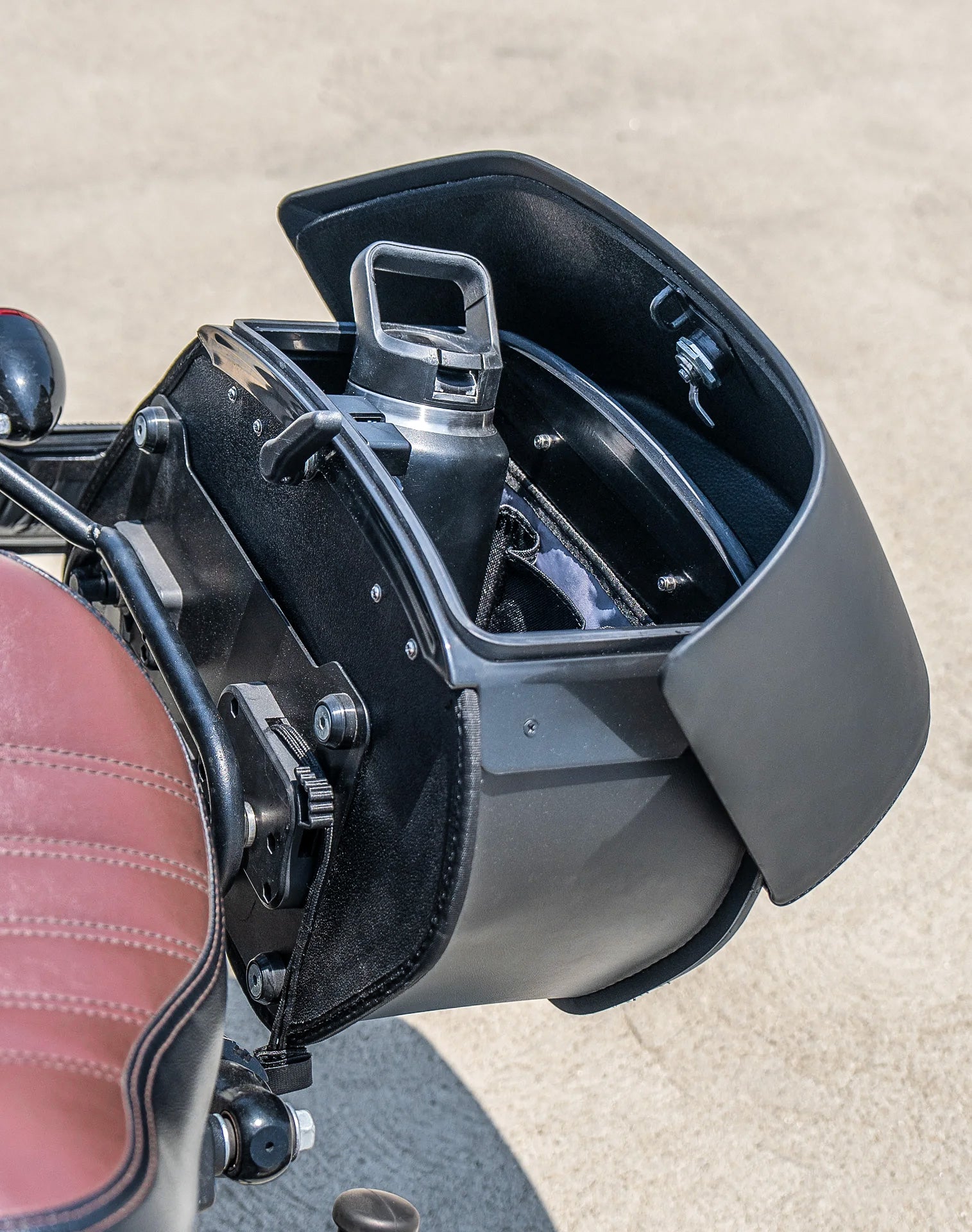 28L - Panzer Medium Quick Mount Indian Scout Bobber Leather Saddlebags