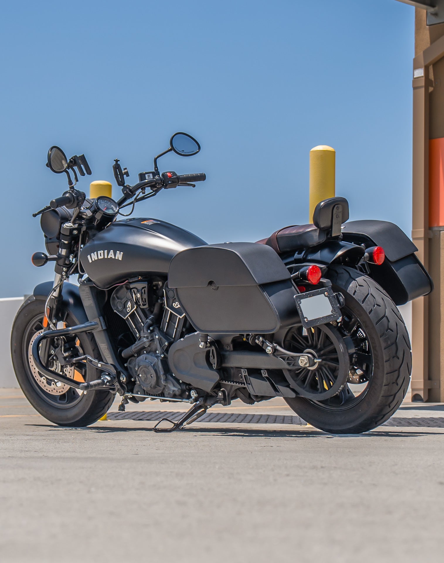 28L - Panzer Medium Quick Mount Indian Scout Bobber Twenty Leather Saddlebags v1