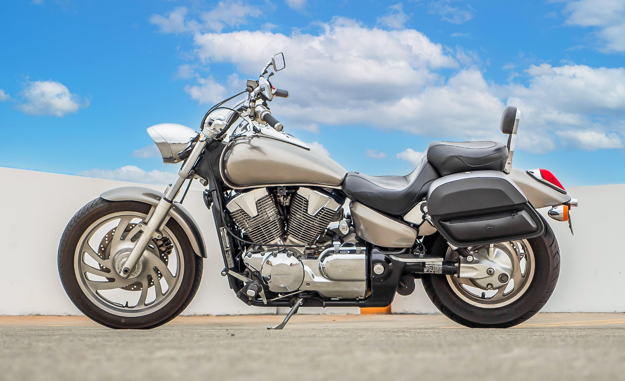 Viking 28L Pantheon Medium Honda VTX 1800F Leather Saddle Bags