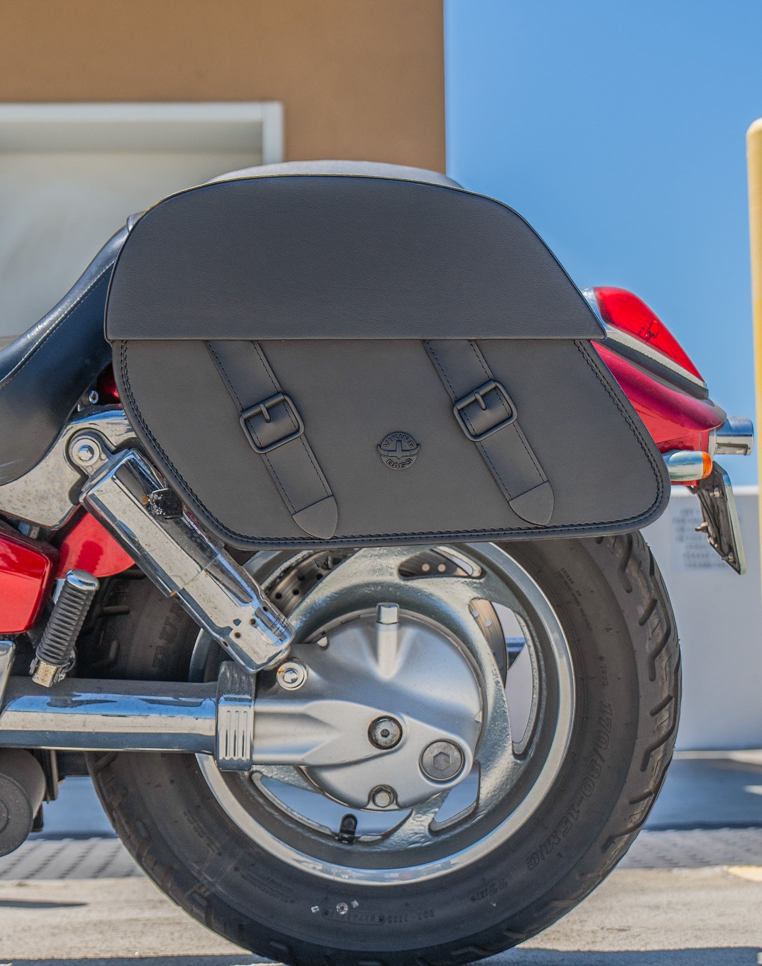 28L - Baelor Quick-Mount Medium Honda VTX 1300 C Motorcycle Saddlebags Life Style 2