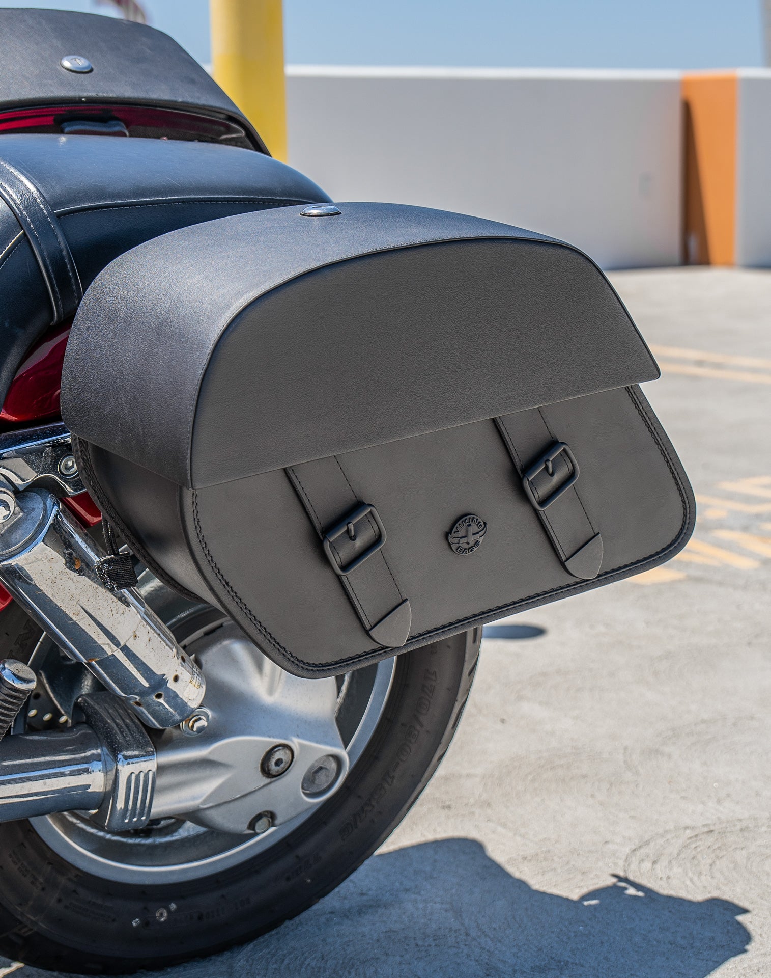 28L - Baelor Quick-Mount Medium Honda VTX 1300 C Motorcycle Saddlebags Life Style 3