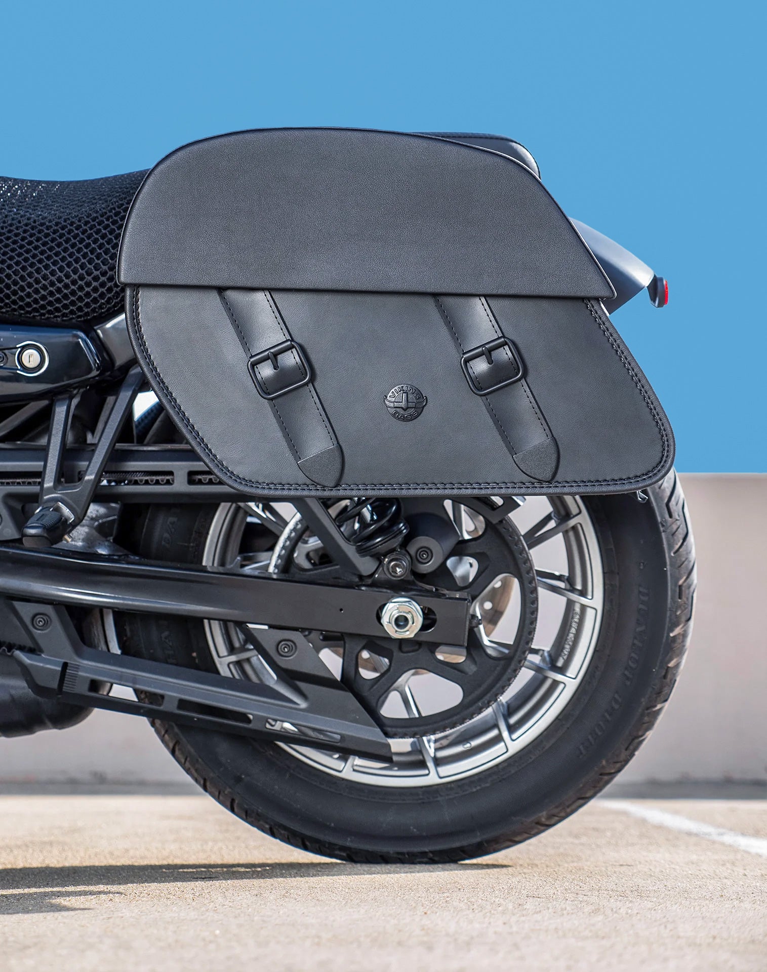 28L - Baelor Medium Quick Mount Harley Nightster RH975/S Motorcycle Saddlebags Lifestyle
