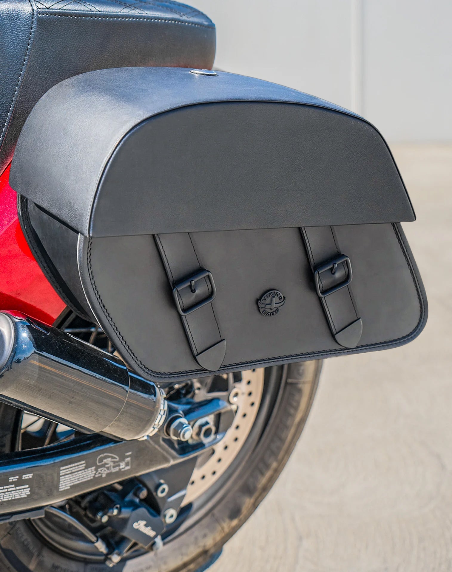 28L - Baelor Medium Quick-Mount Indian Super Chief Limited (2022+) Motorcycle Saddlebags Lifestyle