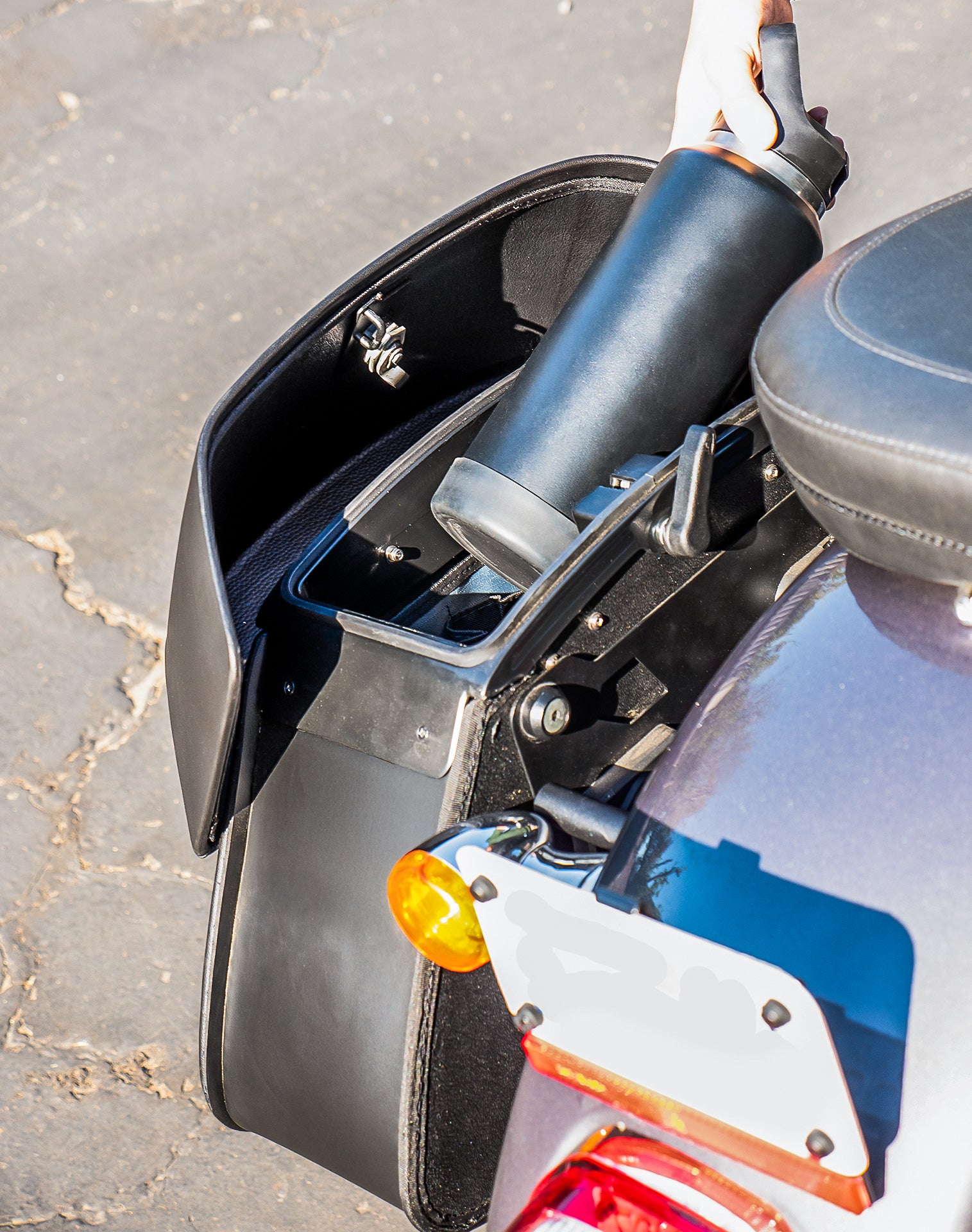 28L - Baelor Medium Quick Mount Motorcycle Saddlebags for Harley Softail Fat Boy FLSTF/I v4