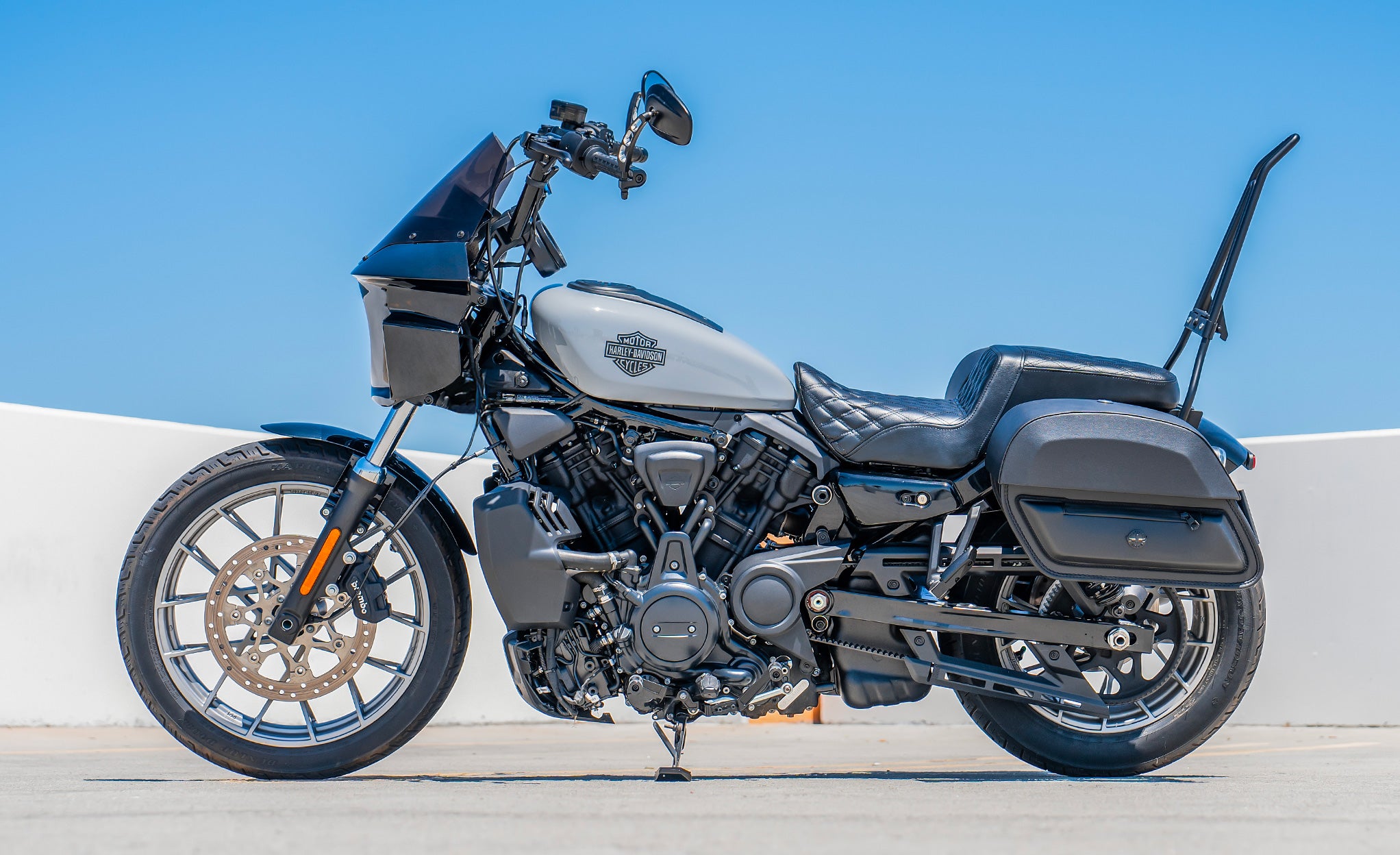 28L - Pantheon Medium Quick Mount Harley Nightster RH975/S Motorcycle Saddlebags Lifestyle @expand