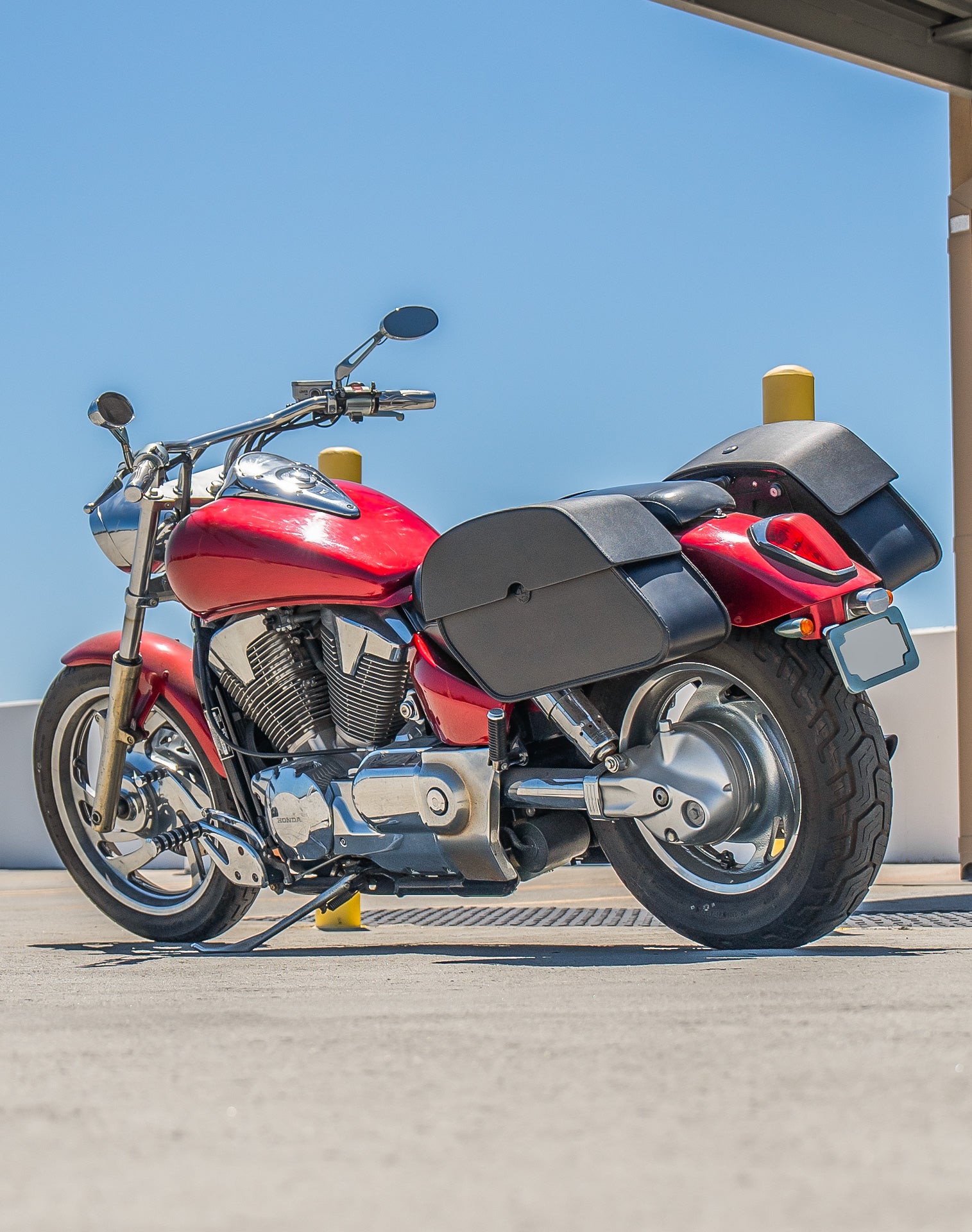 28L - Panzer Quick-Mount Medium Honda VTX 1300 C Motorcycle Saddlebags Life Style 1