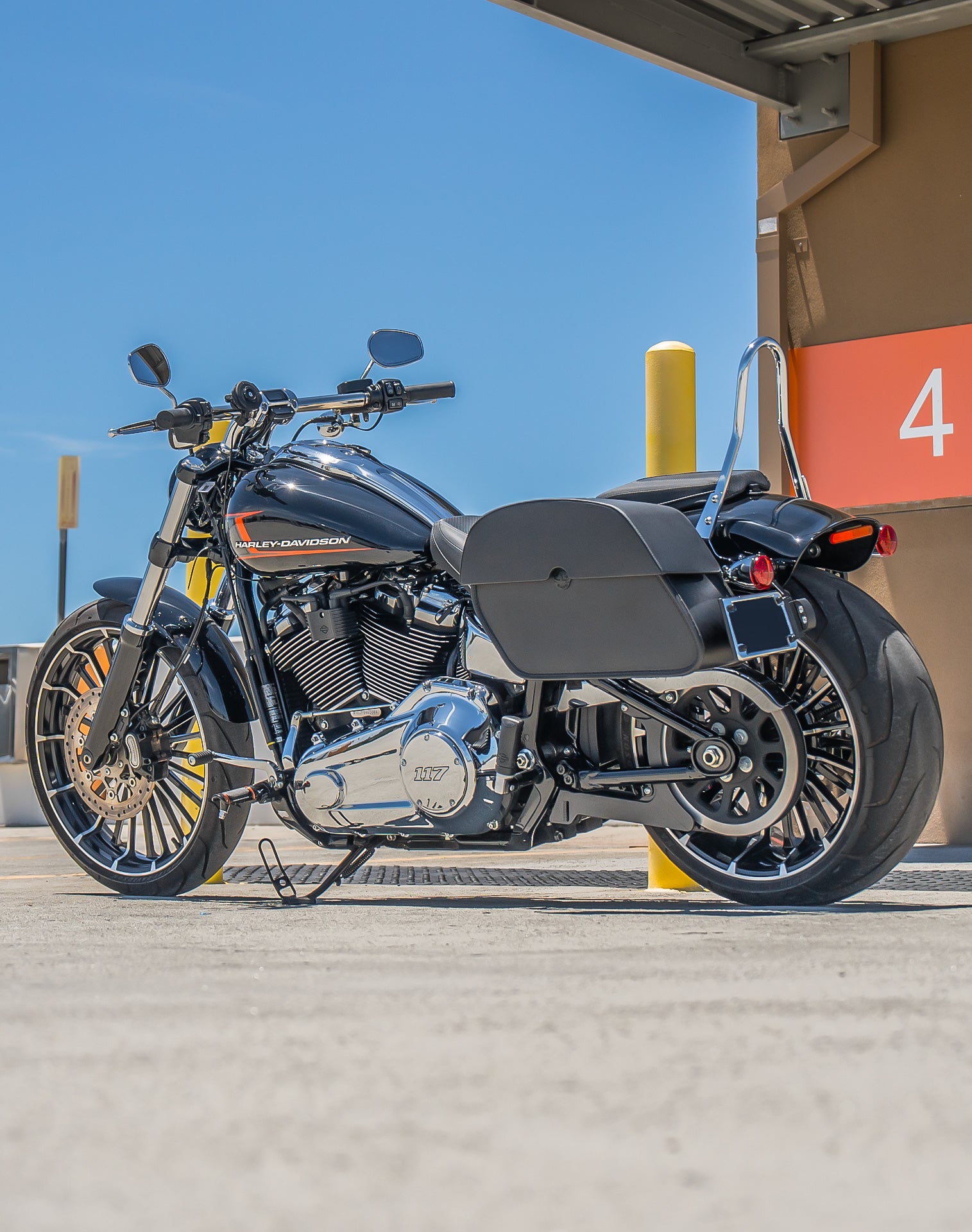 28L - Panzer Medium Quick Mount Harley Softail Breakout FXBR/S Leather Saddlebags v1