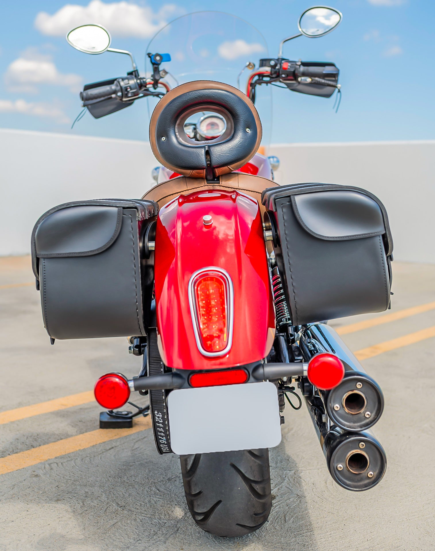 30L - Kronan Large Indian Scout Leather Motorcycle Saddlebags Vertical Lifestyle