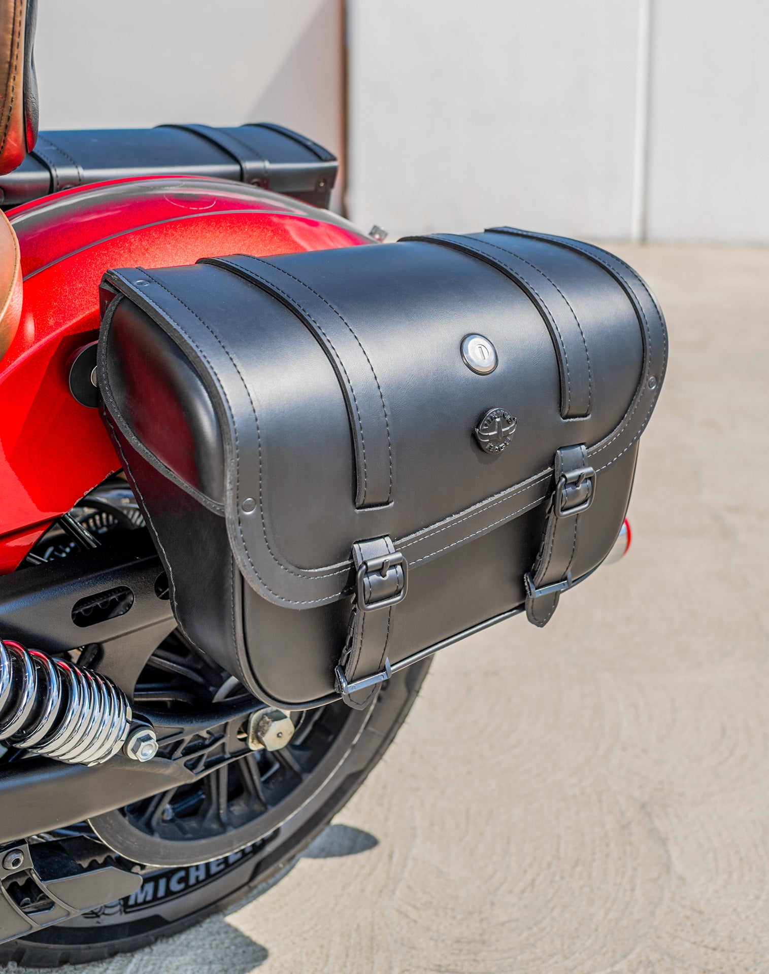 30L - Kronan Large Indian Scout Sixty Leather Motorcycle Saddlebags Vertical  Lifestyle
