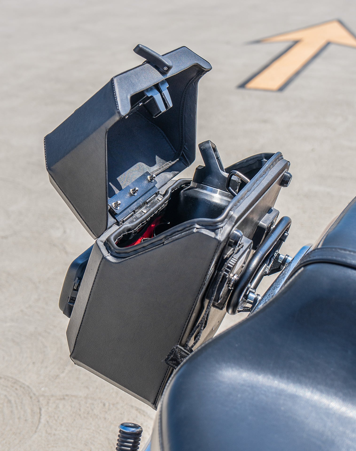 30L - Outlaw Quick-Mount Medium Honda VTX 1300 C Leather Wrapped Hard Saddlebags Life Style 4